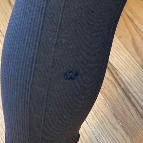 Lululemon 4 very thick compression ribbed leggings. - Picture 5 of 8